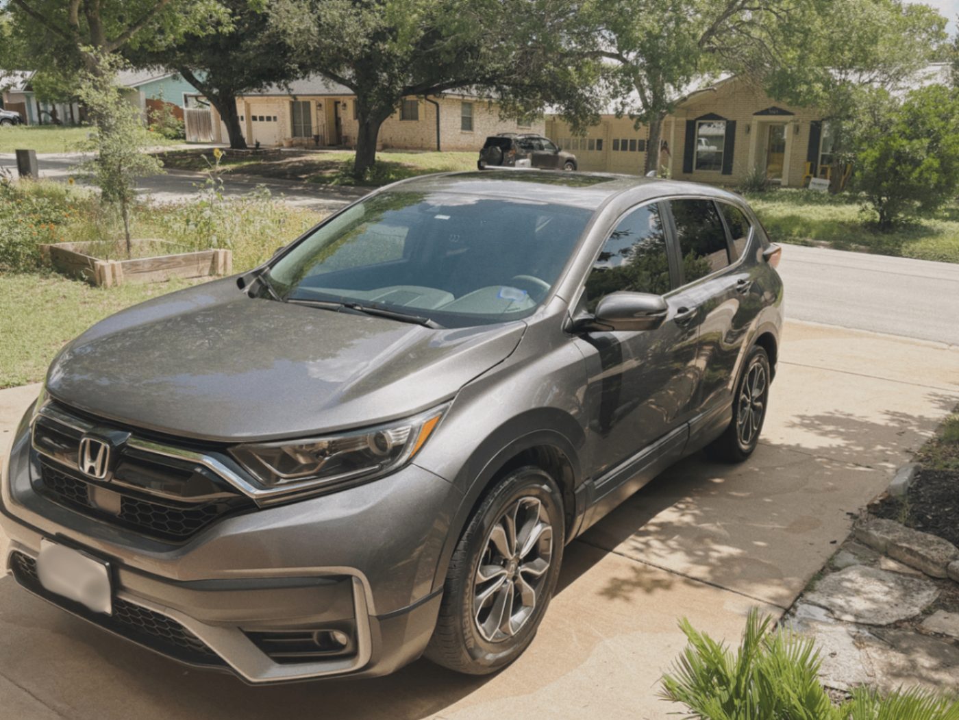 Honda CR-V exterior dirty with road grime before detailing